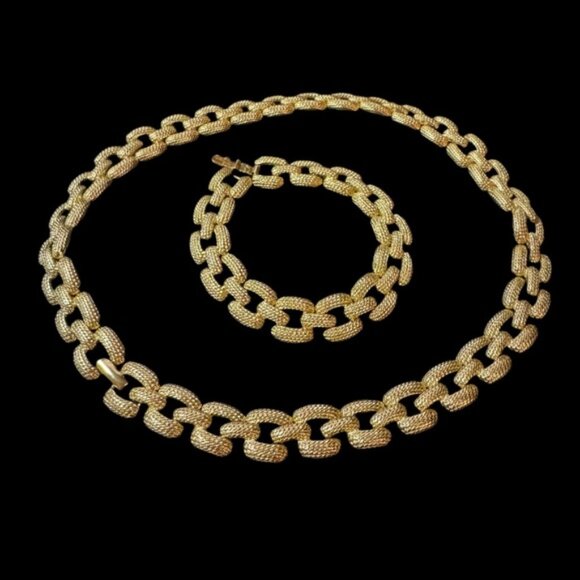 ✨Elegant Vintage Monet Gold Chain Necklace and Bracelet Set - Picture 1 of 5